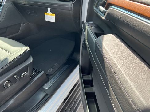 New 2025 GMC Sierra 3500 Denali w/ Denali Reserve Package image 28