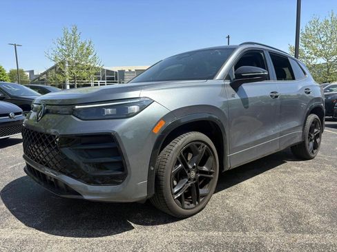 Used 2025 Volkswagen Tiguan SE R-Line image 1