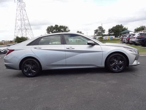 Used 2023 Hyundai Elantra SEL image 4