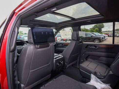 New 2026 GMC Yukon XL Denali w/ Denali Reserve Package AWD/4WD image 11