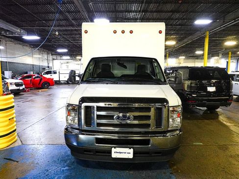 Used 2022 Ford E-450 and Econoline 450 Super Duty w/ Power Windows & Locks Group RWD image 2