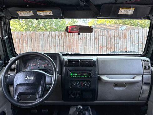 Used 2004 Jeep Wrangler X w/ Convenience Group AWD/4WD image 26