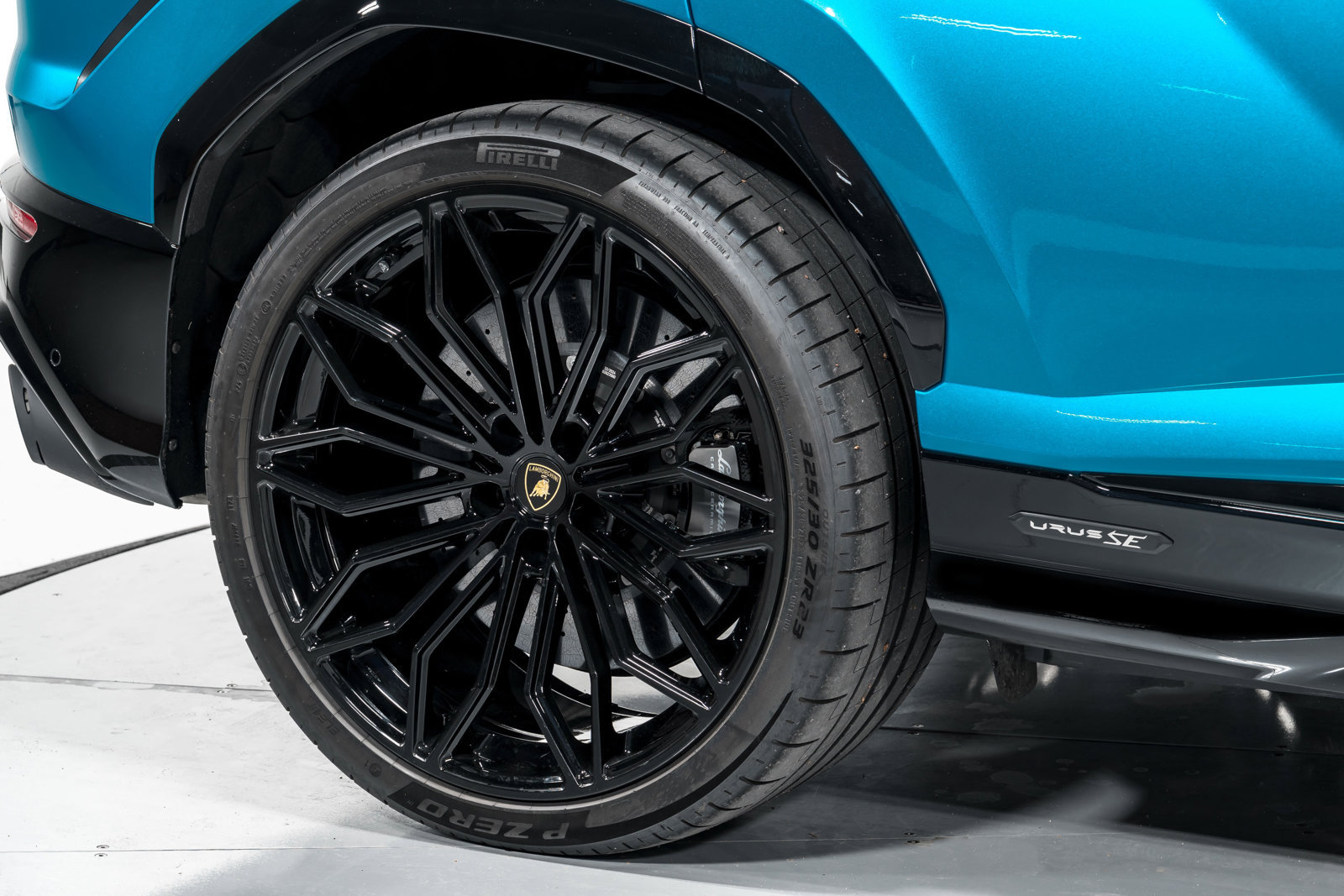 Used 2025 Lamborghini Urus SE AWD/4WD image 55