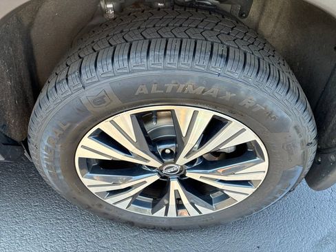 Certified 2022 Nissan Rogue SV AWD/4WD image 11