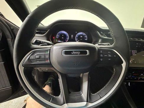 Certified 2025 Jeep Grand Cherokee L Laredo w/ Luxury Tech Group I AWD/4WD image 18