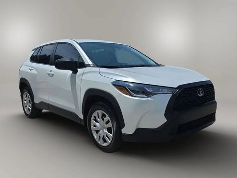 Used 2024 Toyota Corolla Cross L FWD image 3