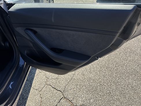 Used 2018 Tesla Model 3 Long Range image 16