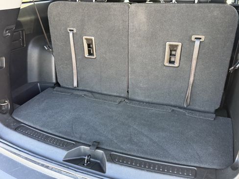 Used 2023 GMC Acadia SLT image 32