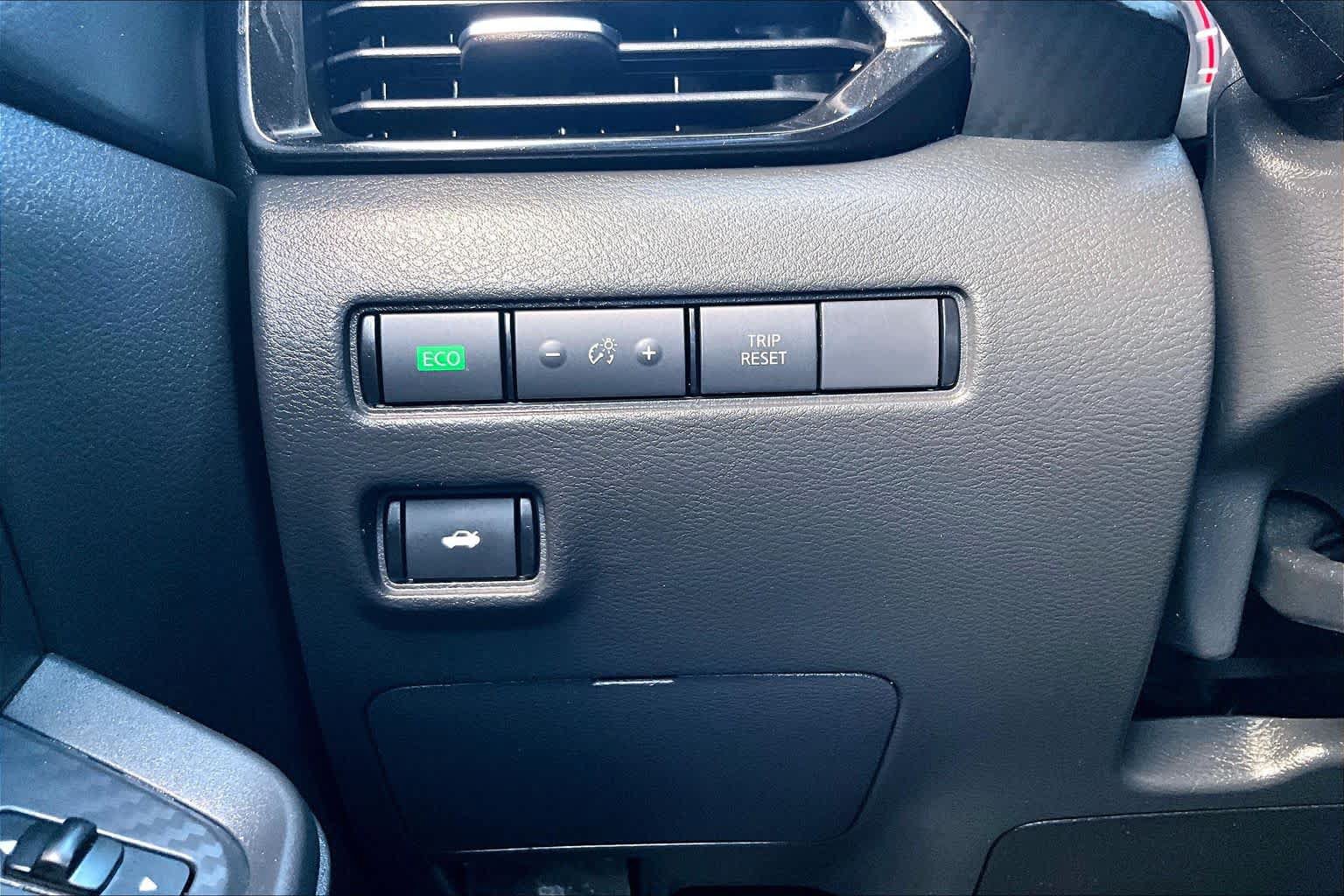 Used 2025 Nissan Sentra SV FWD image 33