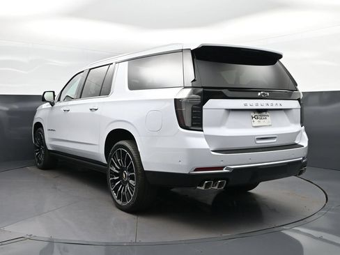 New 2026 Chevrolet Suburban High Country AWD/4WD image 5