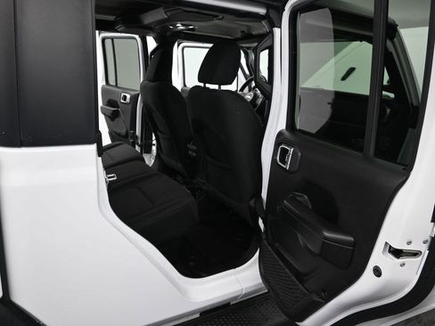 Used 2020 Jeep Gladiator Sport w/ Quick Order Package 24S image 9