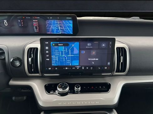 Certified 2025 Ford Expedition Active AWD/4WD image 11