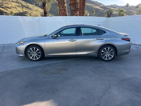 Used 2021 Lexus ES 300h w/ Premium Package image 8