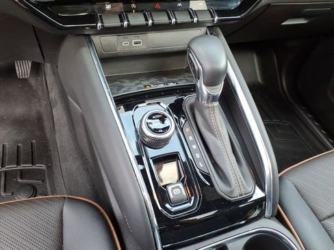 Used 2024 GMC Canyon AT4 w/ AT4 Premium Package image 12