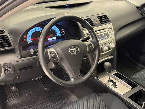 Used 2010 Toyota Camry SE FWD image 19