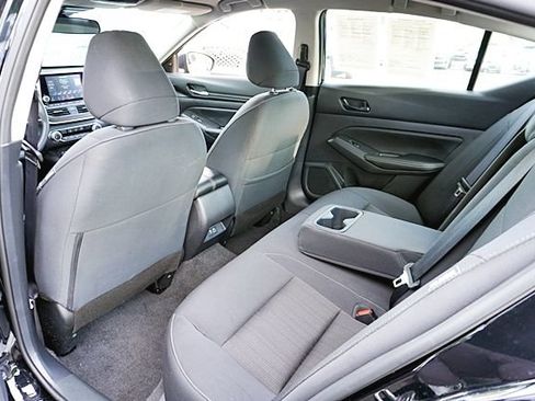 Used 2025 Nissan Altima 2.5 SV FWD image 16