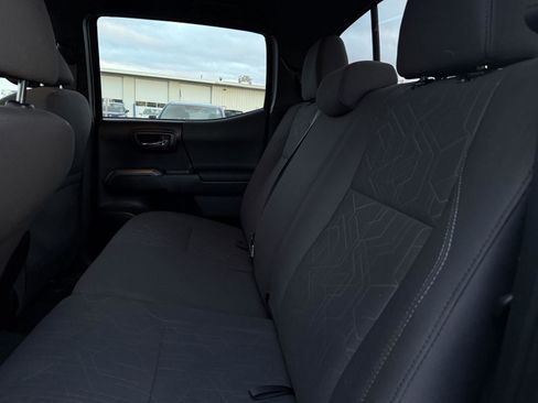 Used 2016 Toyota Tacoma TRD Sport image 14