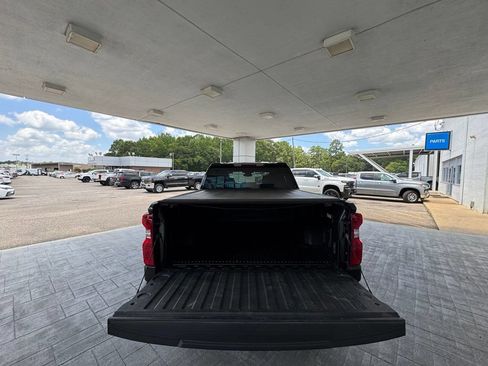 Used 2023 Chevrolet Silverado 1500 LT AWD/4WD image 9