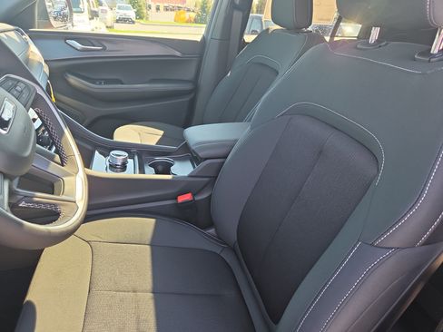 New 2026 Jeep Grand Cherokee Laredo X AWD/4WD image 2