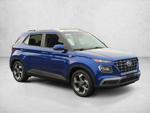 Used 2023 Hyundai Venue SEL FWD image 3