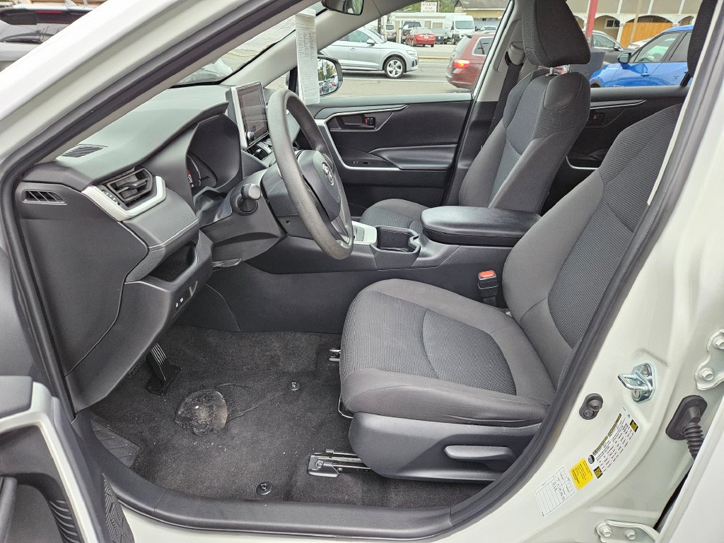Used 2025 Toyota RAV4 LE AWD/4WD image 17