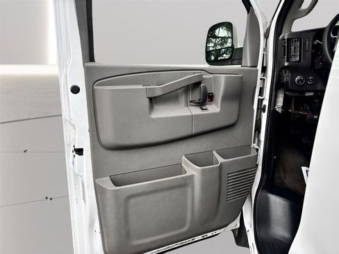 Used 2016 Chevrolet Express 3500 LT w/ LT Preferred Equipment Group RWD image 20