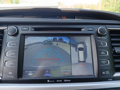 Used 2018 Toyota Highlander Limited Platinum image 17