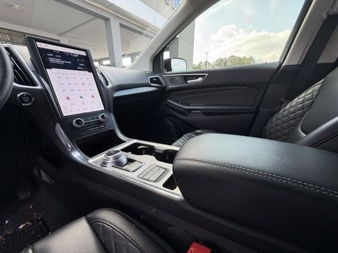 Used 2024 Ford Edge Titanium image 15