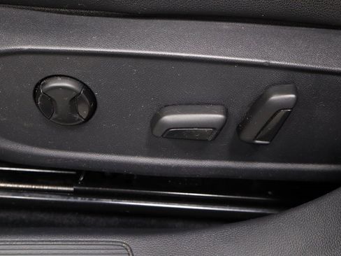 Used 2021 Volkswagen Jetta SE w/ SE Cold Weather Package image 23