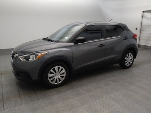 Used 2020 Nissan Kicks S image 2