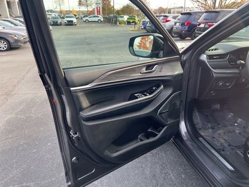 Used 2021 Jeep Grand Cherokee L Overland w/ Advanced Protech Group III image 11