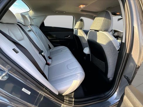 Used 2025 Hyundai Elantra SEL FWD image 19