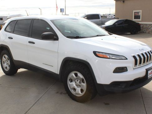 Used 2017 Jeep Cherokee Sport w/ Cold Weather Group image 13