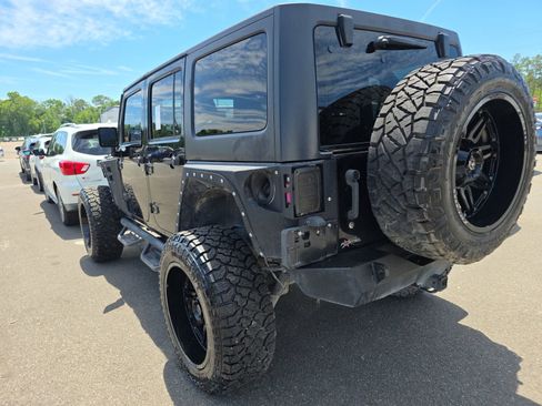 Used 2018 Jeep Wrangler Unlimited Rubicon w/ Cold Weather Group AWD/4WD image 8
