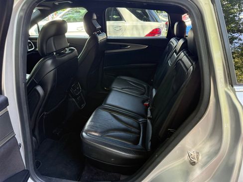 Used 2016 Lincoln MKX Reserve w/ Climate Package FWD image 16