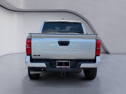 Used 2025 Toyota Tacoma TRD Off-Road AWD/4WD image 4