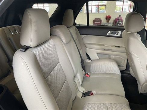 Used 2014 Ford Explorer XLT image 17