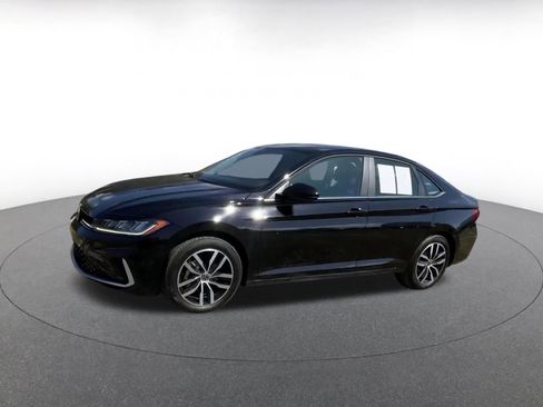 Used 2025 Volkswagen Jetta SE image 8