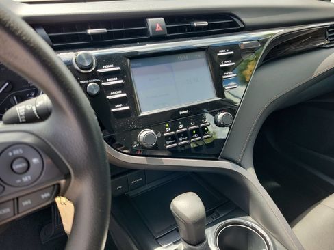 Used 2020 Toyota Camry LE FWD image 23