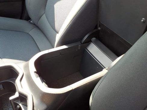 Used 2023 Toyota RAV4 LE AWD/4WD image 31