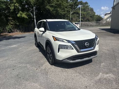 Used 2023 Nissan Rogue SV FWD image 3