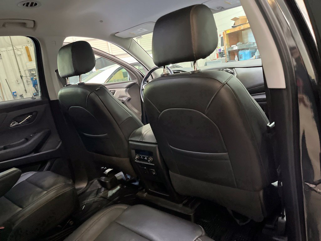 Used 2021 Chevrolet Traverse RS FWD image 32