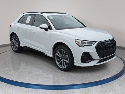 Used 2025 Audi Q3 2.0T Premium w/ Convenience Package AWD/4WD image 3