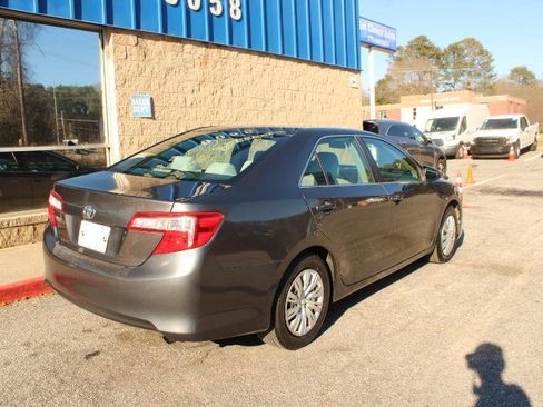Used 2014 Toyota Camry SE image 5
