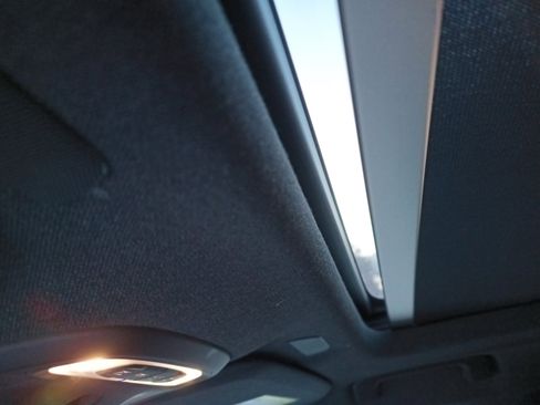 Used 2022 Volvo XC40 T5 R-Design w/ Advanced Package image 17