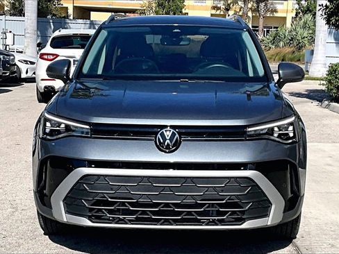 Certified 2025 Volkswagen Taos SE image 10