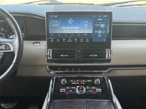 Used 2022 Lincoln Navigator Reserve image 17