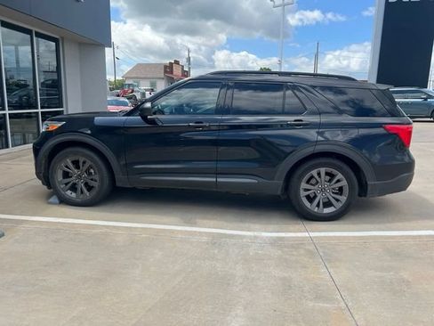 Certified 2021 Ford Explorer XLT w/ Equipment Group 202A RWD image 4