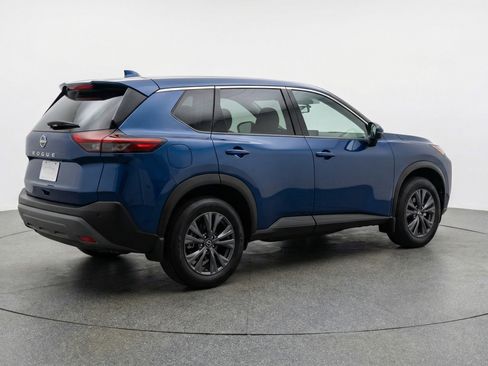 Used 2025 Nissan Rogue SV image 9