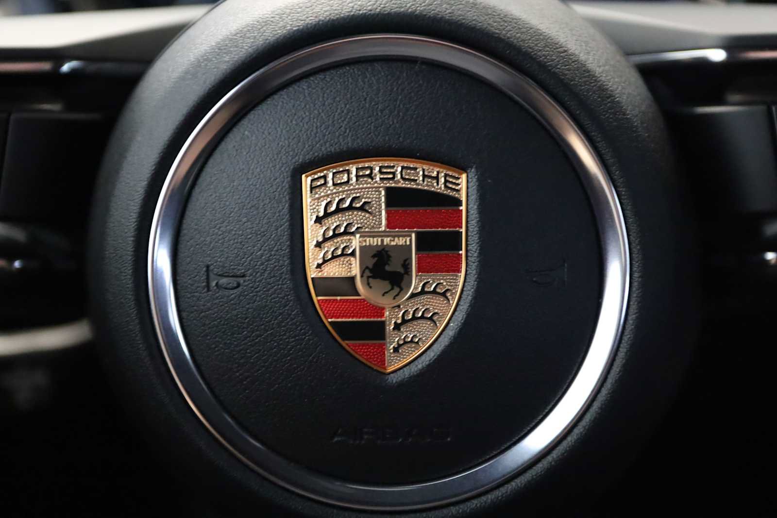 Used 2025 Porsche Macan AWD/4WD image 31